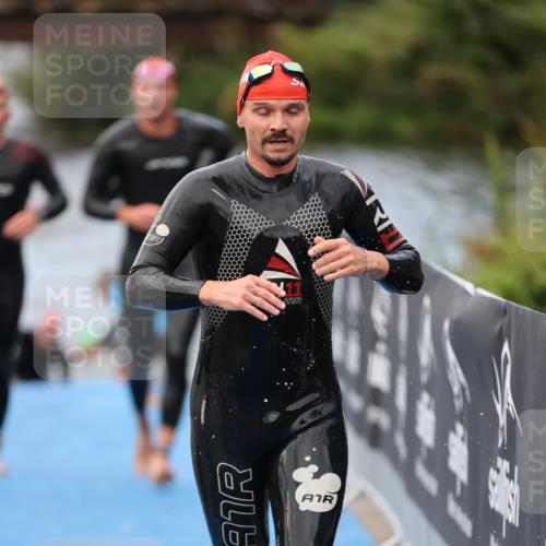 25.08.2024 - Elbe Triathlon Hamburg H.Heesch http://msf.ph/oto/6832645 25.08.2024 08:31:52 Schwimmen 34, 40, 71, 75, 81, 89, 92, 100 meine-sportfotos.de