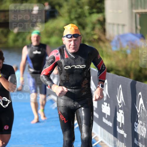 25.08.2024 - Elbe Triathlon Hamburg H.Heesch http://msf.ph/oto/6832646 25.08.2024 09:40:20 Schwimmen 459, 477, 527 meine-sportfotos.de