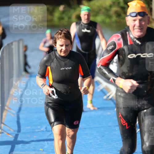 25.08.2024 - Elbe Triathlon Hamburg H.Heesch http://msf.ph/oto/6832650 25.08.2024 09:40:21 Schwimmen 459, 477, 527 meine-sportfotos.de
