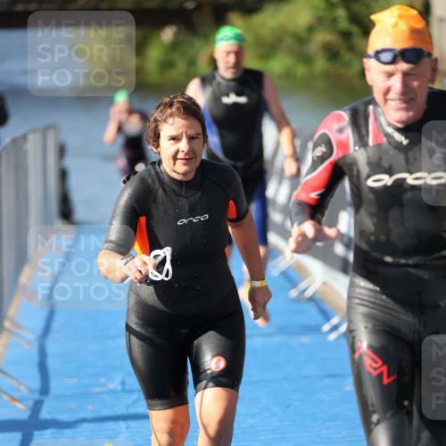 25.08.2024 - Elbe Triathlon Hamburg H.Heesch http://msf.ph/oto/6832672 25.08.2024 09:40:21 Schwimmen 459, 477, 527 meine-sportfotos.de