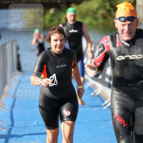25.08.2024 - Elbe Triathlon Hamburg H.Heesch http://msf.ph/oto/6832675 25.08.2024 09:40:21 Schwimmen 459, 477, 527 meine-sportfotos.de