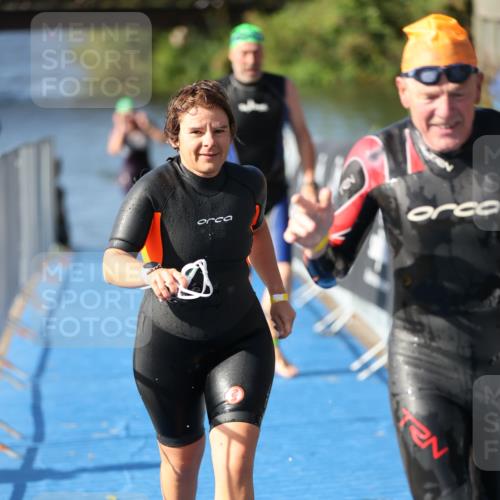 25.08.2024 - Elbe Triathlon Hamburg H.Heesch http://msf.ph/oto/6832679 25.08.2024 09:40:21 Schwimmen 459, 477, 527 meine-sportfotos.de