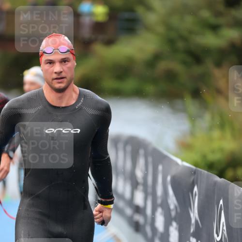 25.08.2024 - Elbe Triathlon Hamburg H.Heesch http://msf.ph/oto/6832684 25.08.2024 08:31:55 Schwimmen 34, 39, 40, 71, 75, 81, 89, 92, 100 meine-sportfotos.de