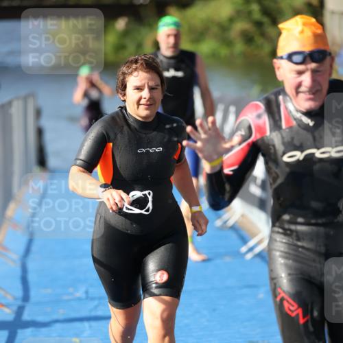 25.08.2024 - Elbe Triathlon Hamburg H.Heesch http://msf.ph/oto/6832685 25.08.2024 09:40:21 Schwimmen 459, 477, 527 meine-sportfotos.de