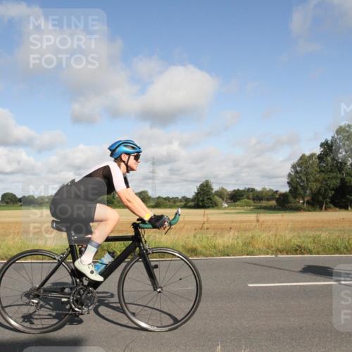 25.08.2024 - Elbe Triathlon Hamburg Fuchs,  Jonas http://msf.ph/oto/6832686 25.08.2024 09:44:57 Radfahren 211, 450, 154, 512, 406, 462 meine-sportfotos.de