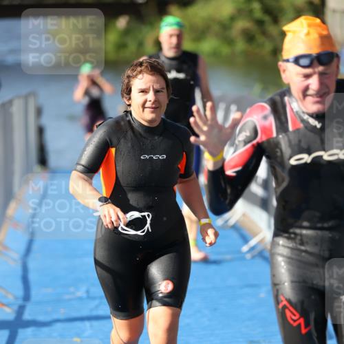 25.08.2024 - Elbe Triathlon Hamburg H.Heesch http://msf.ph/oto/6832690 25.08.2024 09:40:21 Schwimmen 459, 477, 527 meine-sportfotos.de