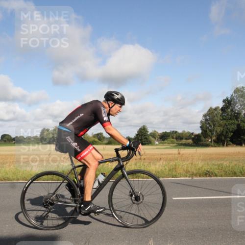 25.08.2024 - Elbe Triathlon Hamburg Fuchs,  Jonas http://msf.ph/oto/6832694 25.08.2024 09:45:00 Radfahren 450, 154, 512, 406, 462 meine-sportfotos.de