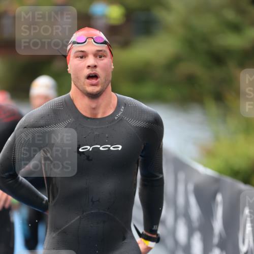 25.08.2024 - Elbe Triathlon Hamburg H.Heesch http://msf.ph/oto/6832698 25.08.2024 08:31:56 Schwimmen 34, 39, 40, 71, 75, 81, 89, 92, 100 meine-sportfotos.de