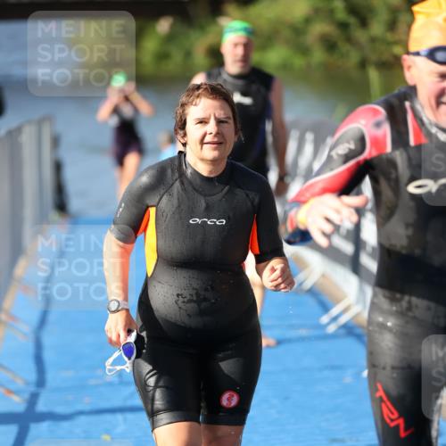 25.08.2024 - Elbe Triathlon Hamburg H.Heesch http://msf.ph/oto/6832705 25.08.2024 09:40:21 Schwimmen 459, 477, 527 meine-sportfotos.de