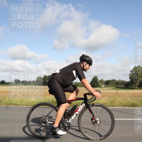 25.08.2024 - Elbe Triathlon Hamburg Fuchs,  Jonas http://msf.ph/oto/6832726 25.08.2024 09:45:18 Radfahren 469, 550, 274, 551, 254, 385, 407, 345, 475, 305, 495, 355 meine-sportfotos.de