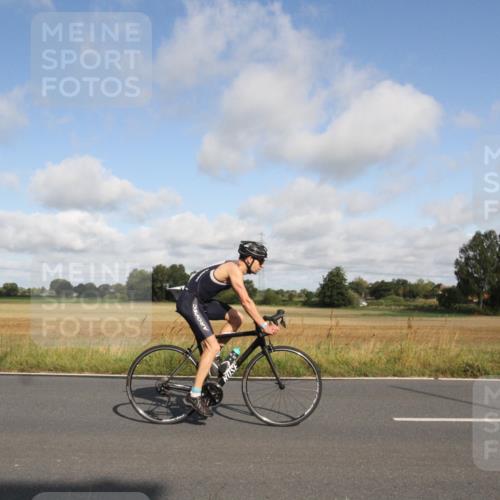 25.08.2024 - Elbe Triathlon Hamburg Fuchs,  Jonas http://msf.ph/oto/6832749 25.08.2024 09:45:23 Radfahren 385, 407, 345, 475, 305, 495, 355, 401, 131, 138 meine-sportfotos.de