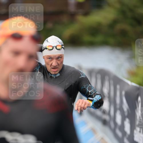 25.08.2024 - Elbe Triathlon Hamburg H.Heesch http://msf.ph/oto/6832754 25.08.2024 08:31:58 Schwimmen 34, 39, 40, 71, 75, 81, 89, 92, 100 meine-sportfotos.de
