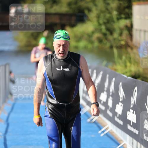 25.08.2024 - Elbe Triathlon Hamburg H.Heesch http://msf.ph/oto/6832756 25.08.2024 09:40:25 Schwimmen 459, 477, 490, 527 meine-sportfotos.de