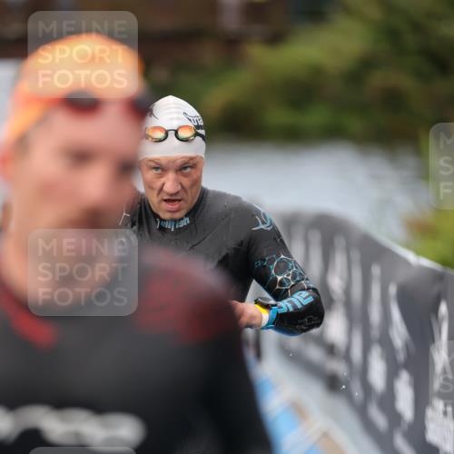 25.08.2024 - Elbe Triathlon Hamburg H.Heesch http://msf.ph/oto/6832758 25.08.2024 08:31:58 Schwimmen 34, 39, 40, 71, 75, 81, 89, 92, 100 meine-sportfotos.de