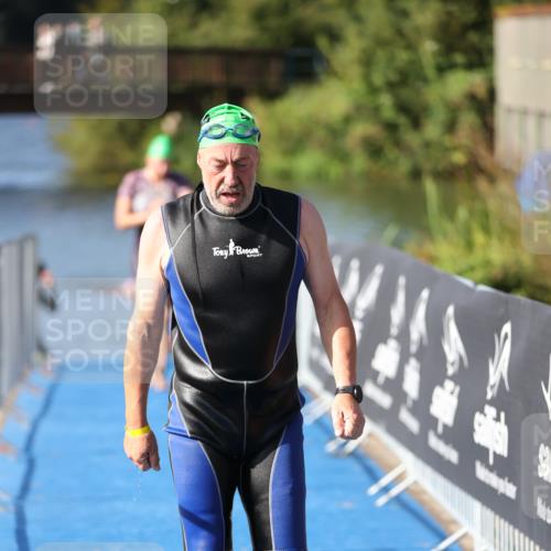25.08.2024 - Elbe Triathlon Hamburg H.Heesch http://msf.ph/oto/6832762 25.08.2024 09:40:25 Schwimmen 459, 477, 490, 527 meine-sportfotos.de