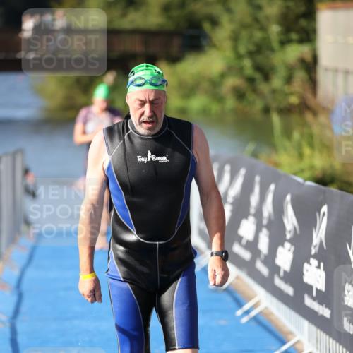 25.08.2024 - Elbe Triathlon Hamburg H.Heesch http://msf.ph/oto/6832766 25.08.2024 09:40:25 Schwimmen 459, 477, 490, 527 meine-sportfotos.de