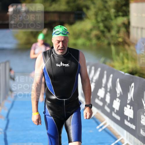 25.08.2024 - Elbe Triathlon Hamburg H.Heesch http://msf.ph/oto/6832770 25.08.2024 09:40:25 Schwimmen 459, 477, 490, 527 meine-sportfotos.de