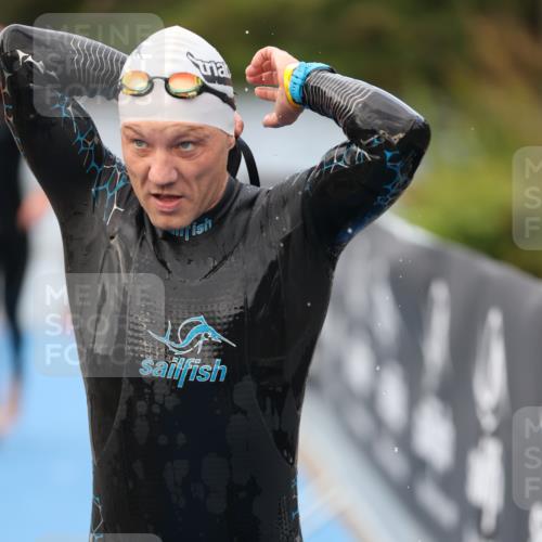 25.08.2024 - Elbe Triathlon Hamburg H.Heesch http://msf.ph/oto/6832773 25.08.2024 08:31:59 Schwimmen 34, 39, 40, 71, 75, 81, 89, 92, 100 meine-sportfotos.de