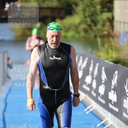 25.08.2024 - Elbe Triathlon Hamburg H.Heesch http://msf.ph/oto/6832781 25.08.2024 09:40:25 Schwimmen 459, 477, 490, 527 meine-sportfotos.de
