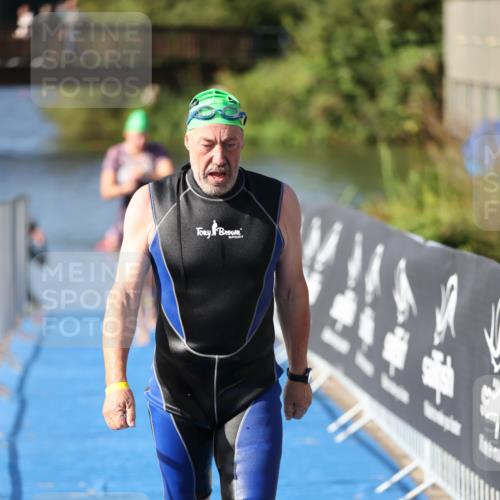 25.08.2024 - Elbe Triathlon Hamburg H.Heesch http://msf.ph/oto/6832785 25.08.2024 09:40:25 Schwimmen 459, 477, 490, 527 meine-sportfotos.de