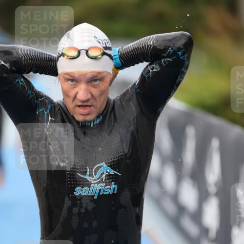 25.08.2024 - Elbe Triathlon Hamburg H.Heesch http://msf.ph/oto/6832788 25.08.2024 08:31:59 Schwimmen 34, 39, 40, 71, 75, 81, 89, 92, 100 meine-sportfotos.de