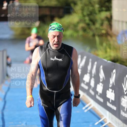 25.08.2024 - Elbe Triathlon Hamburg H.Heesch http://msf.ph/oto/6832789 25.08.2024 09:40:25 Schwimmen 459, 477, 490, 527 meine-sportfotos.de