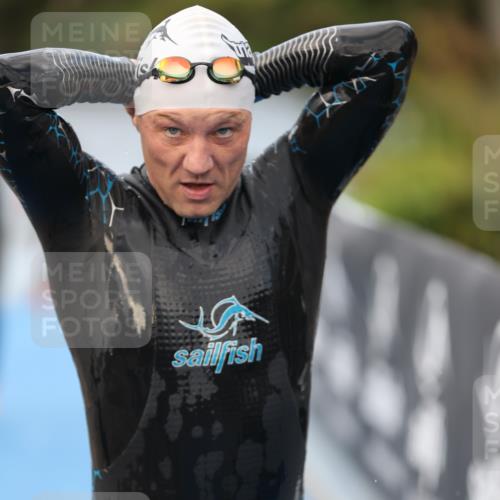 25.08.2024 - Elbe Triathlon Hamburg H.Heesch http://msf.ph/oto/6832796 25.08.2024 08:31:59 Schwimmen 34, 39, 40, 71, 75, 81, 89, 92, 100 meine-sportfotos.de