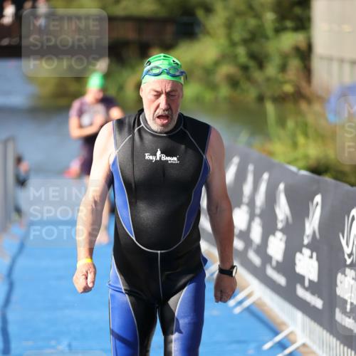 25.08.2024 - Elbe Triathlon Hamburg H.Heesch http://msf.ph/oto/6832799 25.08.2024 09:40:25 Schwimmen 459, 477, 490, 527 meine-sportfotos.de