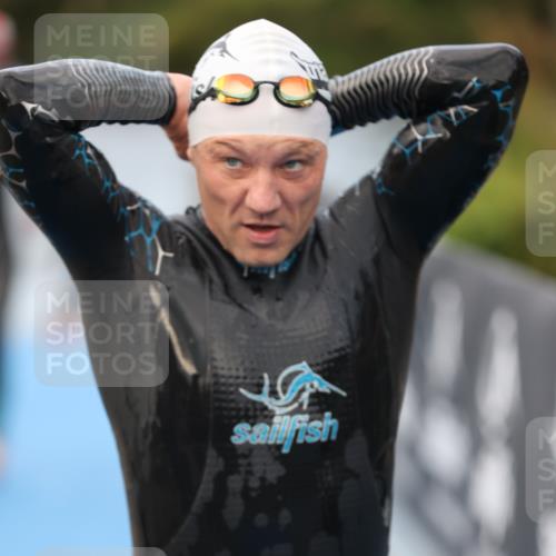 25.08.2024 - Elbe Triathlon Hamburg H.Heesch http://msf.ph/oto/6832803 25.08.2024 08:31:59 Schwimmen 34, 39, 40, 71, 75, 81, 89, 92, 100 meine-sportfotos.de