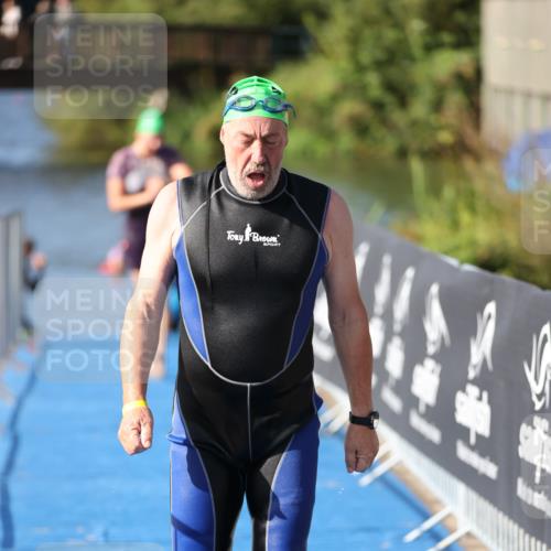 25.08.2024 - Elbe Triathlon Hamburg H.Heesch http://msf.ph/oto/6832804 25.08.2024 09:40:25 Schwimmen 459, 477, 490, 527 meine-sportfotos.de