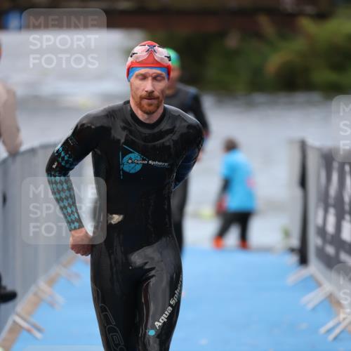 25.08.2024 - Elbe Triathlon Hamburg H.Heesch http://msf.ph/oto/6832807 25.08.2024 08:32:01 Schwimmen 34, 39, 56, 71, 75, 81, 89, 92, 100 meine-sportfotos.de