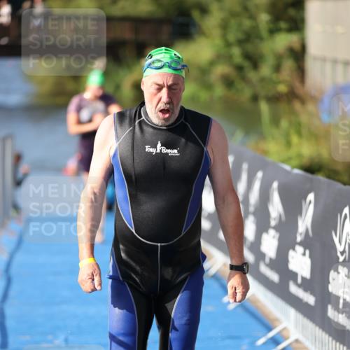 25.08.2024 - Elbe Triathlon Hamburg H.Heesch http://msf.ph/oto/6832808 25.08.2024 09:40:25 Schwimmen 459, 477, 490, 527 meine-sportfotos.de