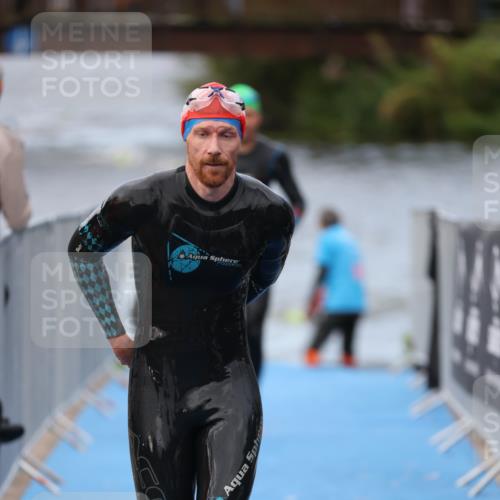25.08.2024 - Elbe Triathlon Hamburg H.Heesch http://msf.ph/oto/6832811 25.08.2024 08:32:01 Schwimmen 34, 39, 56, 71, 75, 81, 89, 92, 100 meine-sportfotos.de