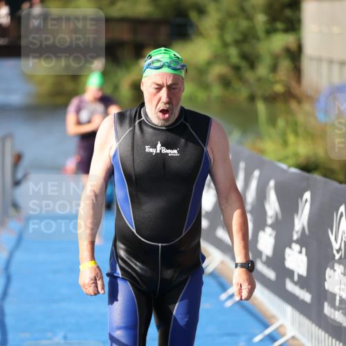 25.08.2024 - Elbe Triathlon Hamburg H.Heesch http://msf.ph/oto/6832813 25.08.2024 09:40:25 Schwimmen 459, 477, 490, 527 meine-sportfotos.de
