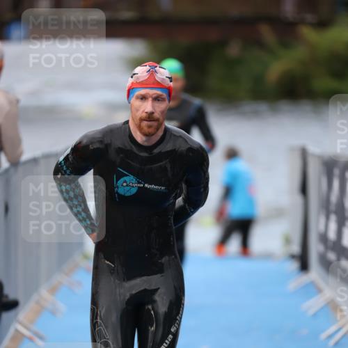 25.08.2024 - Elbe Triathlon Hamburg H.Heesch http://msf.ph/oto/6832816 25.08.2024 08:32:01 Schwimmen 34, 39, 56, 71, 75, 81, 89, 92, 100 meine-sportfotos.de