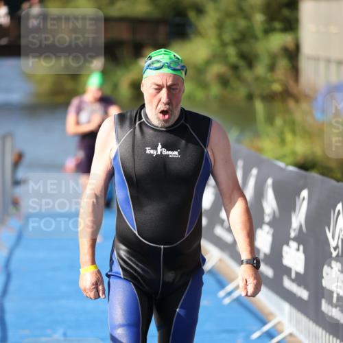 25.08.2024 - Elbe Triathlon Hamburg H.Heesch http://msf.ph/oto/6832819 25.08.2024 09:40:25 Schwimmen 459, 477, 490, 527 meine-sportfotos.de