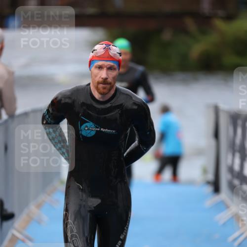 25.08.2024 - Elbe Triathlon Hamburg H.Heesch http://msf.ph/oto/6832821 25.08.2024 08:32:01 Schwimmen 34, 39, 56, 71, 75, 81, 89, 92, 100 meine-sportfotos.de