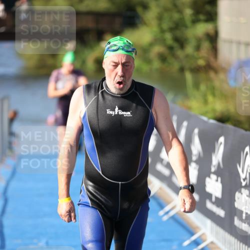 25.08.2024 - Elbe Triathlon Hamburg H.Heesch http://msf.ph/oto/6832824 25.08.2024 09:40:25 Schwimmen 459, 477, 490, 527 meine-sportfotos.de