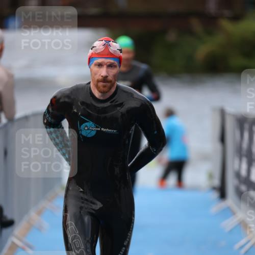 25.08.2024 - Elbe Triathlon Hamburg H.Heesch http://msf.ph/oto/6832827 25.08.2024 08:32:01 Schwimmen 34, 39, 56, 71, 75, 81, 89, 92, 100 meine-sportfotos.de
