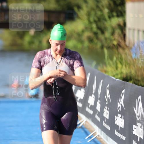 25.08.2024 - Elbe Triathlon Hamburg H.Heesch http://msf.ph/oto/6832829 25.08.2024 09:40:31 Schwimmen 455, 459, 490, 527 meine-sportfotos.de