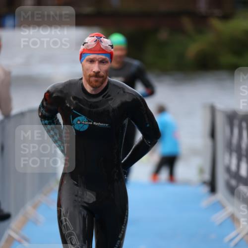 25.08.2024 - Elbe Triathlon Hamburg H.Heesch http://msf.ph/oto/6832831 25.08.2024 08:32:01 Schwimmen 34, 39, 56, 71, 75, 81, 89, 92, 100 meine-sportfotos.de