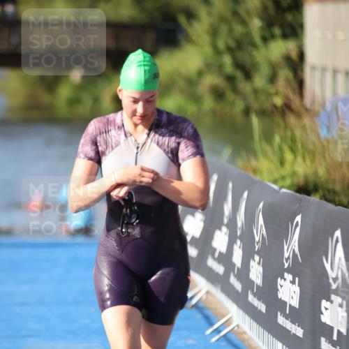 25.08.2024 - Elbe Triathlon Hamburg H.Heesch http://msf.ph/oto/6832832 25.08.2024 09:40:31 Schwimmen 455, 459, 490, 527 meine-sportfotos.de