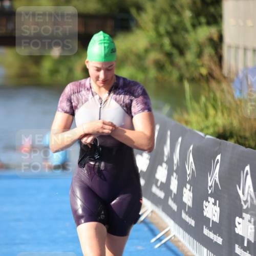 25.08.2024 - Elbe Triathlon Hamburg H.Heesch http://msf.ph/oto/6832838 25.08.2024 09:40:31 Schwimmen 455, 459, 490, 527 meine-sportfotos.de