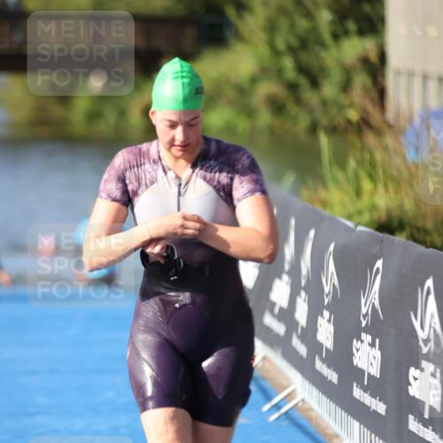 25.08.2024 - Elbe Triathlon Hamburg H.Heesch http://msf.ph/oto/6832845 25.08.2024 09:40:31 Schwimmen 455, 459, 490, 527 meine-sportfotos.de