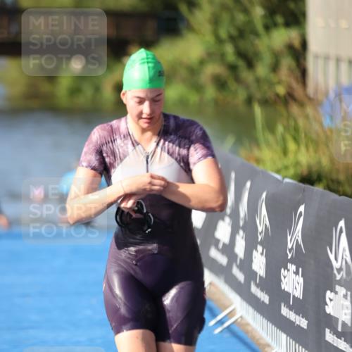 25.08.2024 - Elbe Triathlon Hamburg H.Heesch http://msf.ph/oto/6832848 25.08.2024 09:40:31 Schwimmen 455, 459, 490, 527 meine-sportfotos.de
