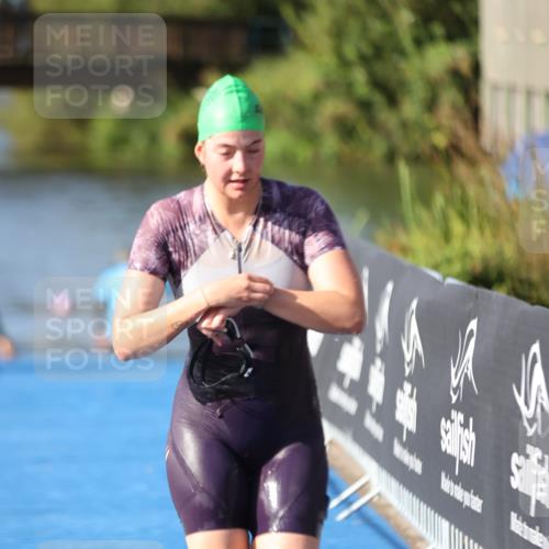 25.08.2024 - Elbe Triathlon Hamburg H.Heesch http://msf.ph/oto/6832854 25.08.2024 09:40:31 Schwimmen 455, 459, 490, 527 meine-sportfotos.de