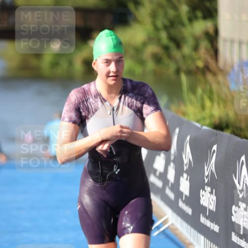 25.08.2024 - Elbe Triathlon Hamburg H.Heesch http://msf.ph/oto/6832856 25.08.2024 09:40:31 Schwimmen 455, 459, 490, 527 meine-sportfotos.de