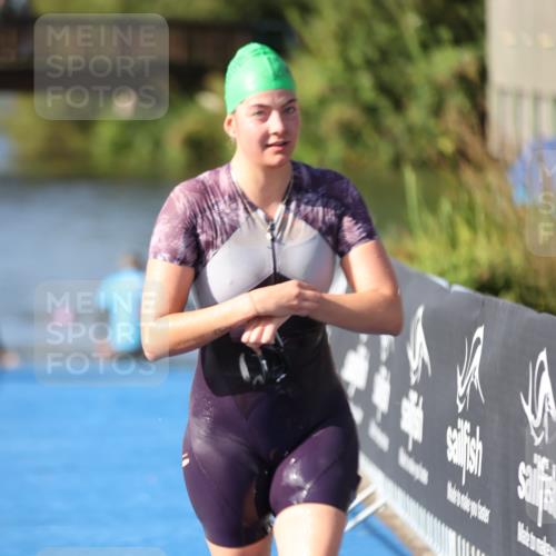 25.08.2024 - Elbe Triathlon Hamburg H.Heesch http://msf.ph/oto/6832866 25.08.2024 09:40:31 Schwimmen 455, 459, 490, 527 meine-sportfotos.de