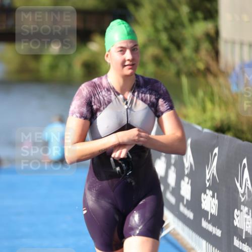 25.08.2024 - Elbe Triathlon Hamburg H.Heesch http://msf.ph/oto/6832868 25.08.2024 09:40:31 Schwimmen 455, 459, 490, 527 meine-sportfotos.de