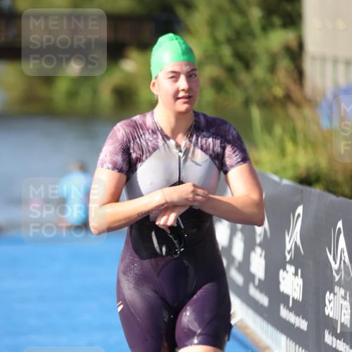 25.08.2024 - Elbe Triathlon Hamburg H.Heesch http://msf.ph/oto/6832874 25.08.2024 09:40:31 Schwimmen 455, 459, 490, 527 meine-sportfotos.de
